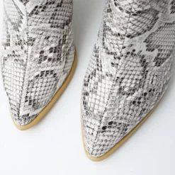 Women Knee-High Boots Leather White Pointed Toe Chunky Heel Knee Length Boots For Women 17 Women Knee-High Boots Leather White Pointed Toe Chunky Heel Knee Length Boots For Women -UK Winter Shoes Sales 2023 202009151440245525035